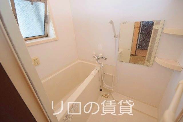 窓付きバスルーム