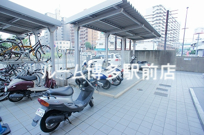 共有駐輪場バイクも停めれます