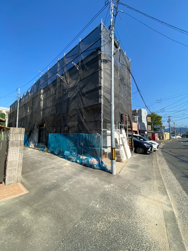 建築中